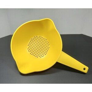 Vintage Tupperware Yellow Strainer Colander 1 Quart Double Spout Handle #1200-7